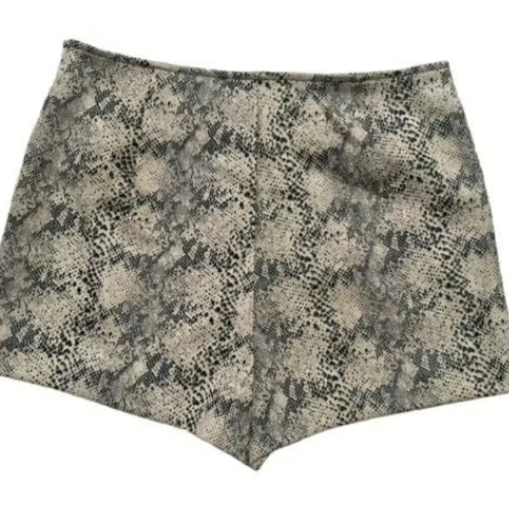 She + Sky Snake Skin Shorts - Size Large​​​​ - Picture 2 of 8